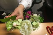 Les ateliers créatifs DIY de l'été 5 atelier diy couronne de fleurs en entreprise teambuilding