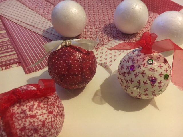 atelier DIY boules de noel arbre de noel ville