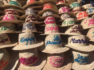 Tutoriel DIY Personnalisation Customisation de Chapeau Panier 4 paniers chapeaux marrakech