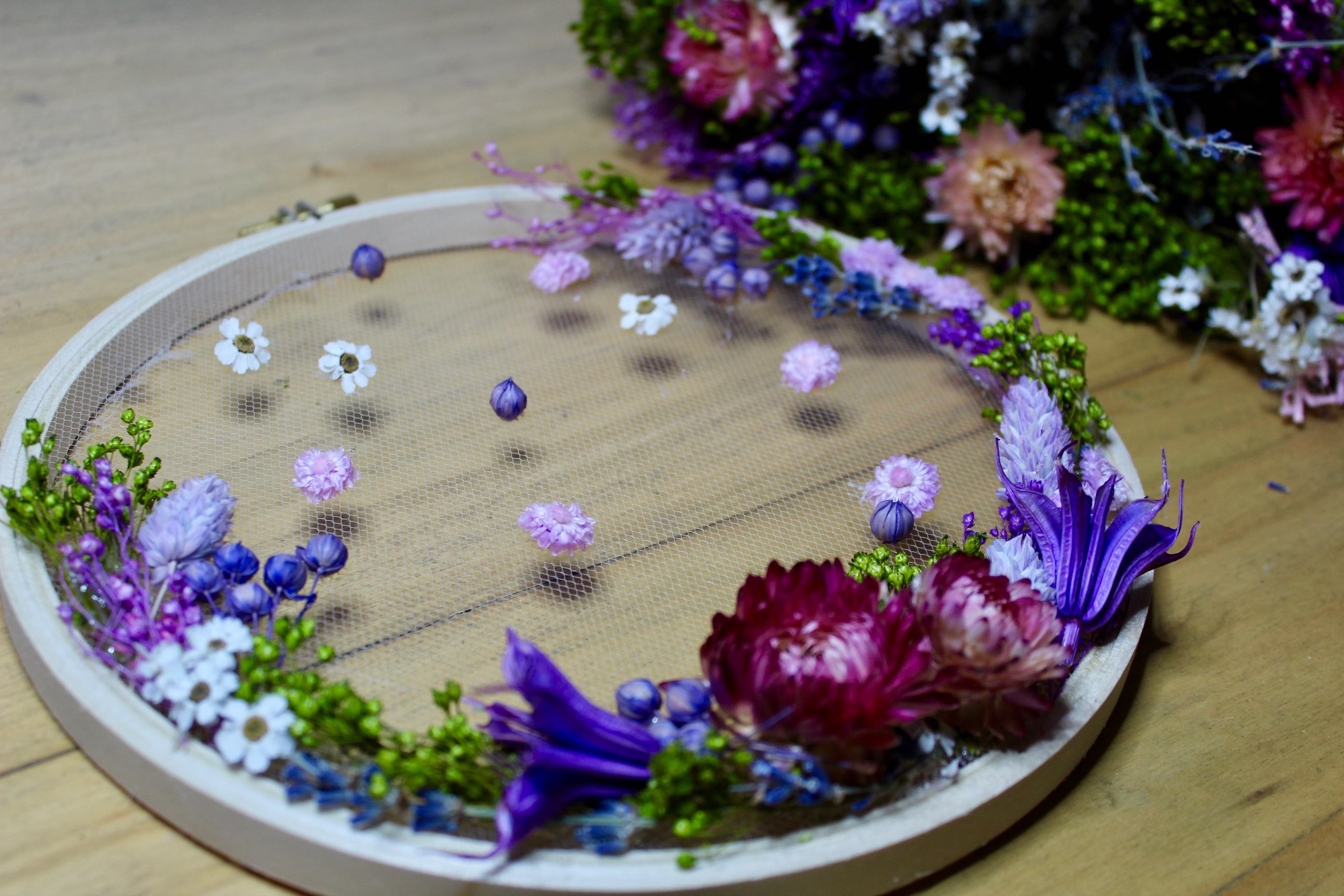 Nos ateliers fleurs séchées - Créations et savoir faire 3 atelier DIY tambour fleurs séchées salon CSF