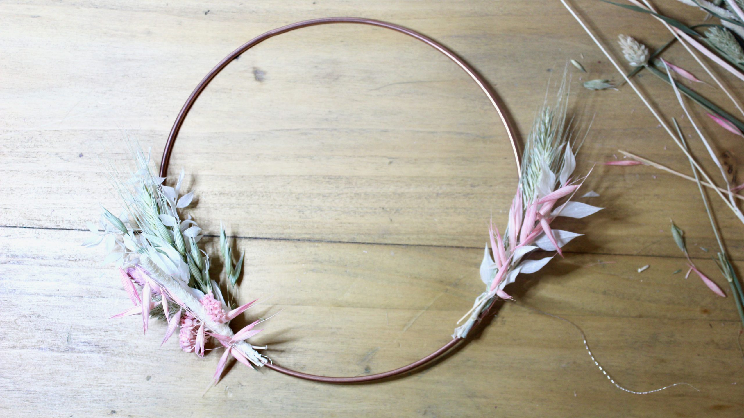 Tutoriel Couronne murale de fleurs séchées DIY 4 étape 2 tutoriel DIY couronne murale de fleurs séchées