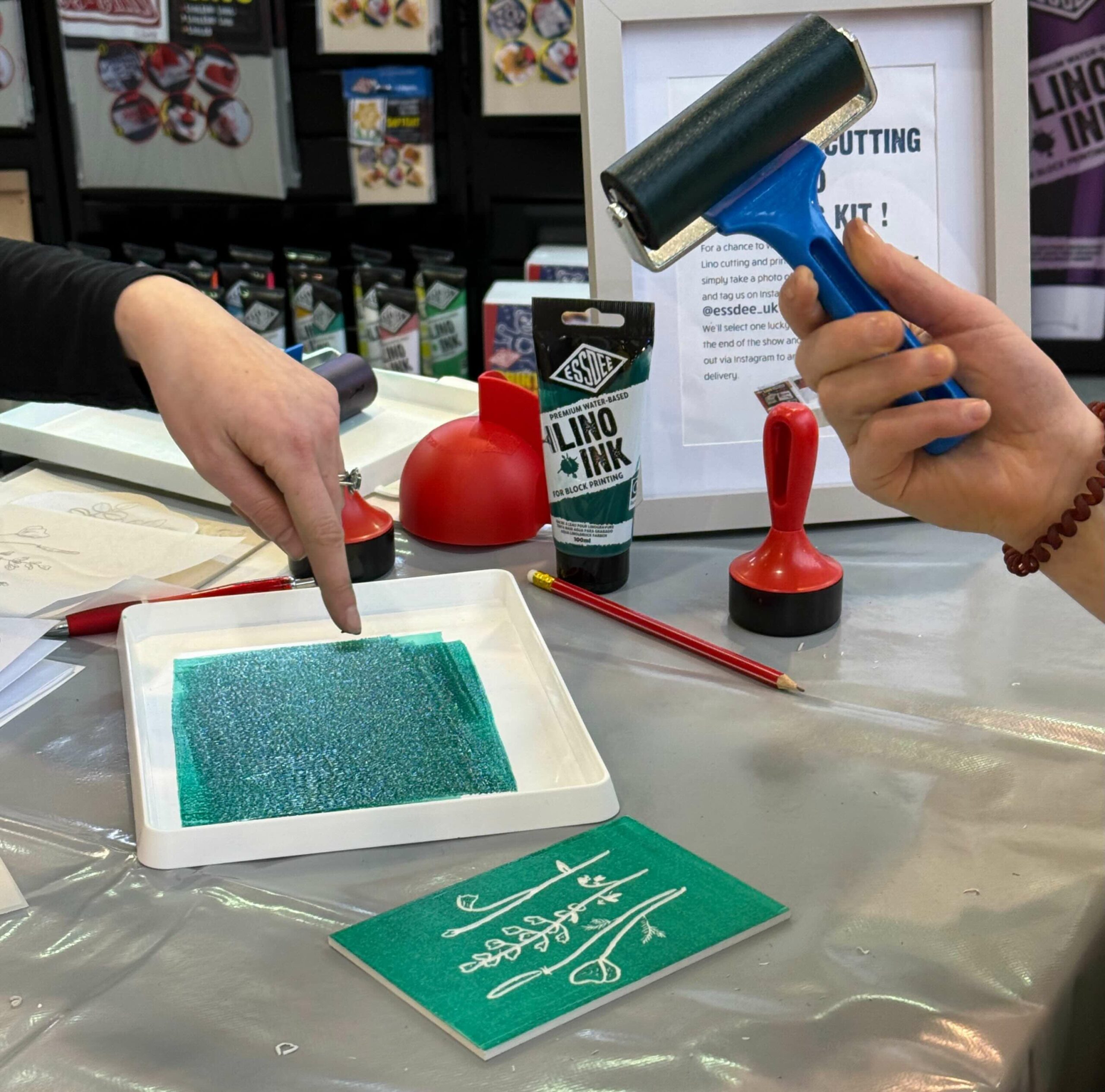 Atelier de linogravure : libérez votre créativité avec notre animation incontournable